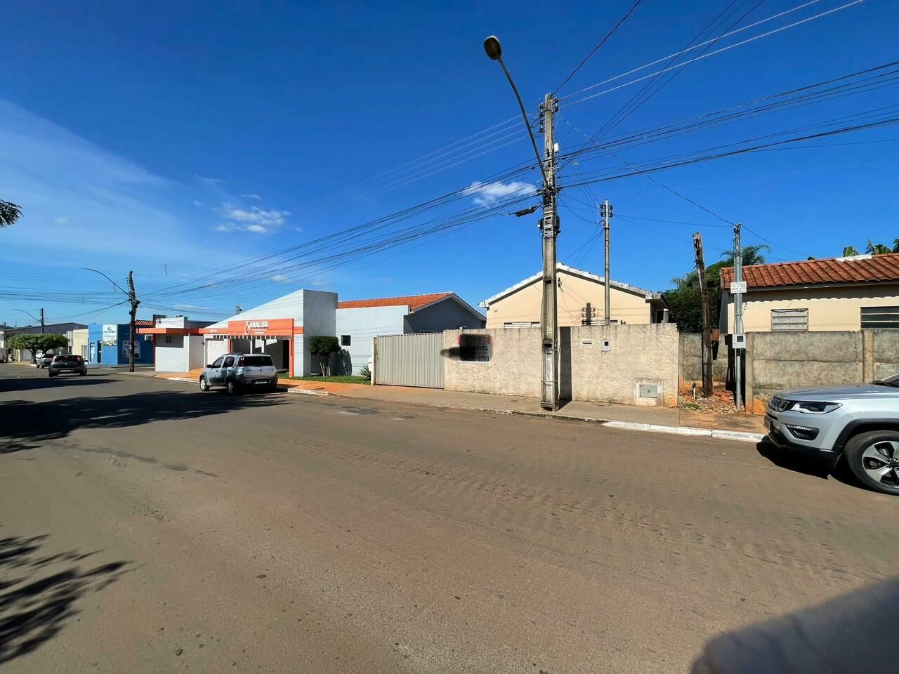 Imagem do VENDA - CASA NO CENTRO COM ÓTIMA LOCALIZAÇÃO